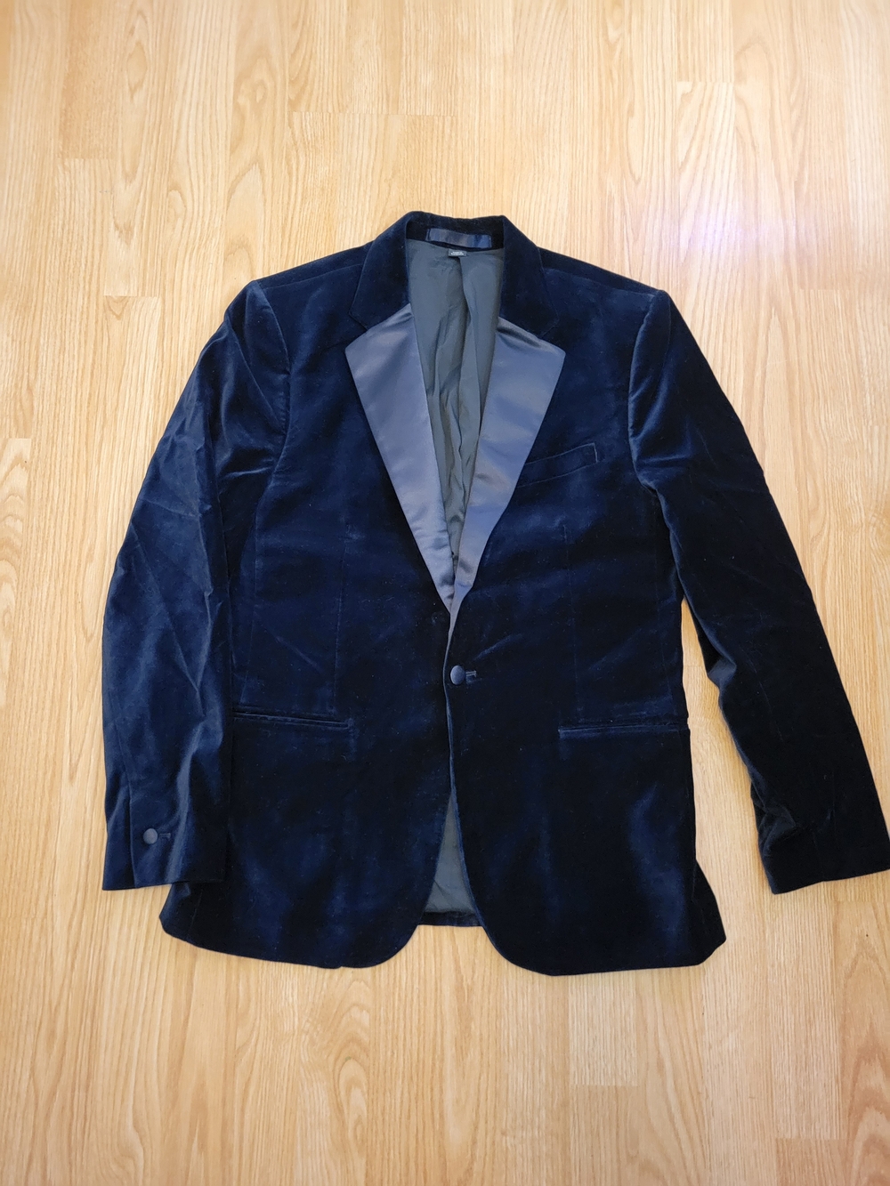 RW&CO. Men’s Navy Velvet Tuxedo Blazer